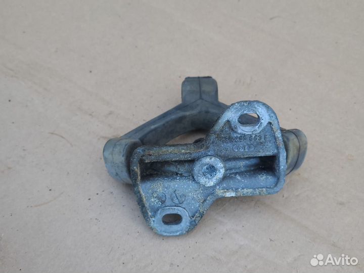 Кронштейн глушителя Audi A4 B6 2000-2005