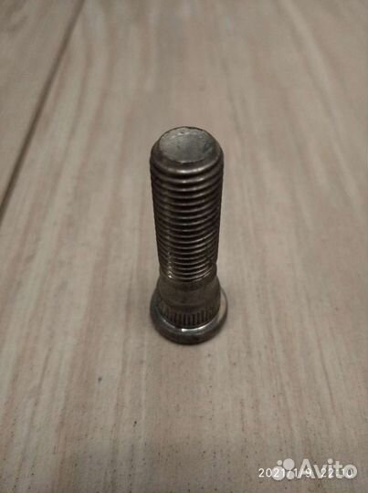 Шпильки ступиц задн.и перед.колеса Mitsubishi