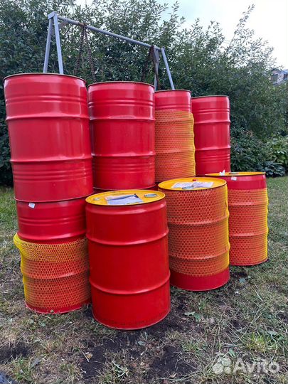 Железные бочки 60 л и пластиковые 35 литров