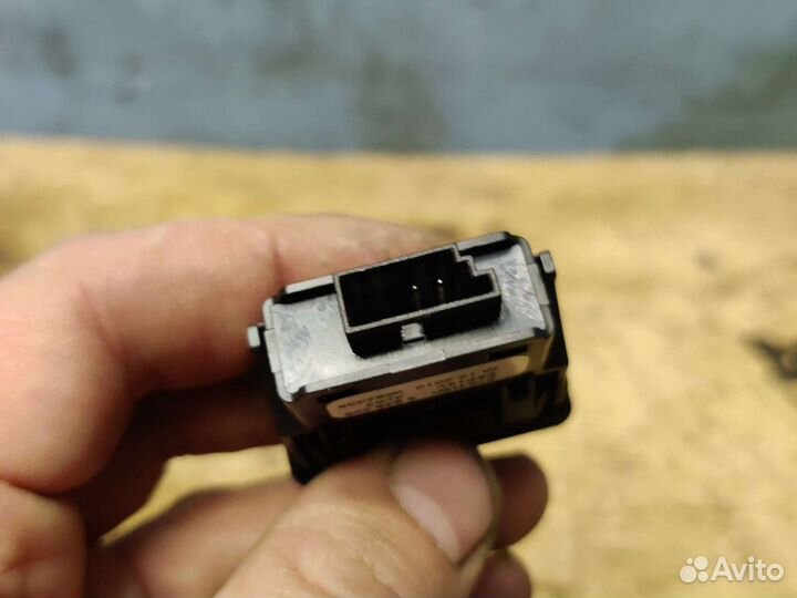 Кнопка открывания бардачка BMW X5 E70