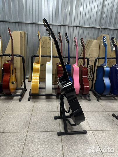 Акустическая гитара черная