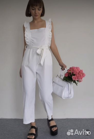 Комбинезон белый летний