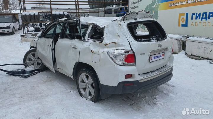 Замок двери задней правой Toyota Highlander 2 (XU4