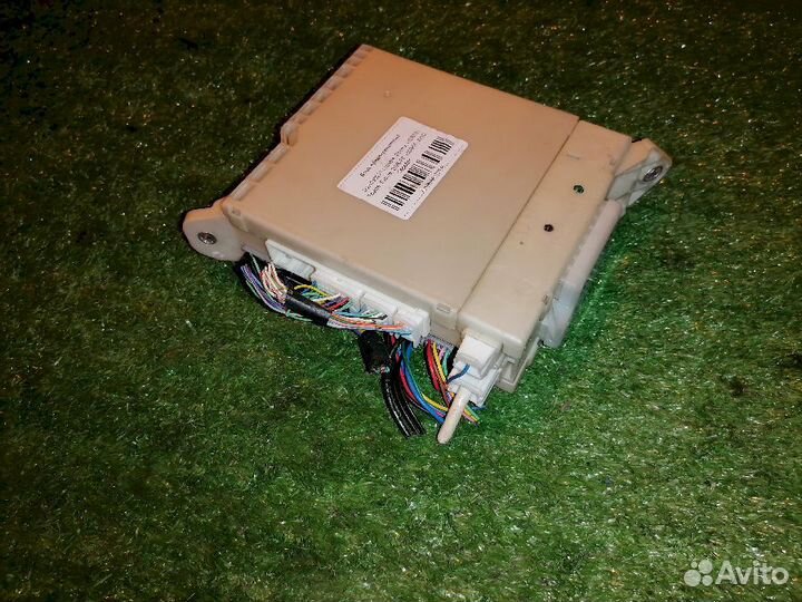 Блок предохранителей 82730-28141 Toyota Estima GSR