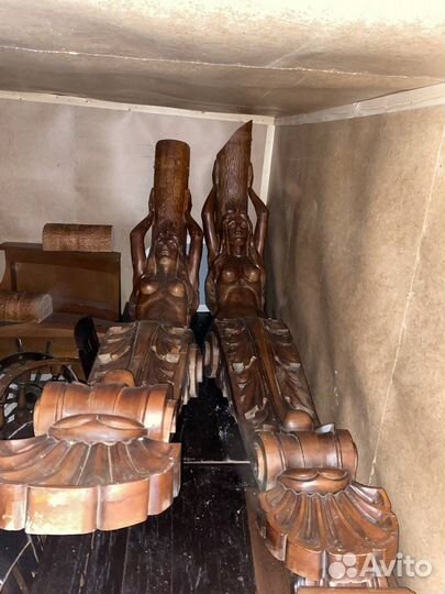 Резные фигуры русалок