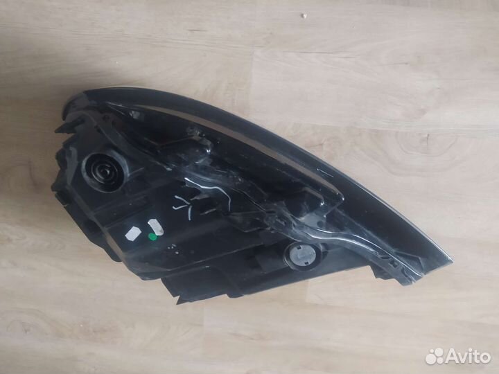 Правая фара на Volkswagen transporter t6.1