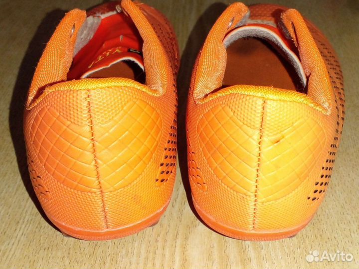 Футбольные бутсы