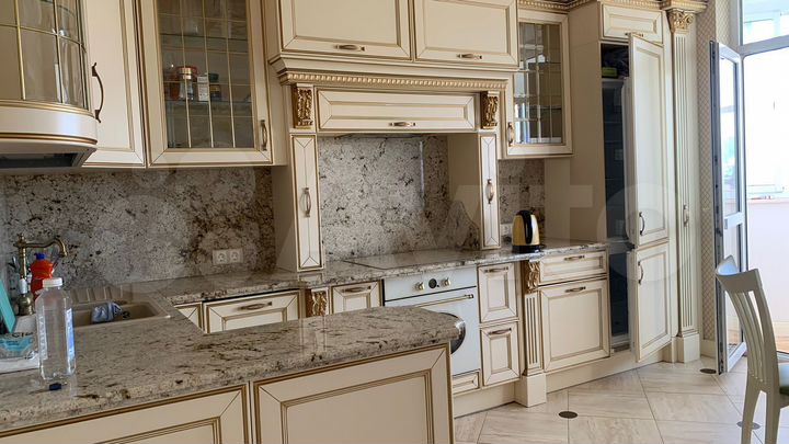 3-к. квартира, 81 м², 13/22 эт.