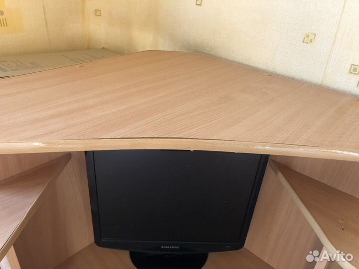 Компьютерный стол