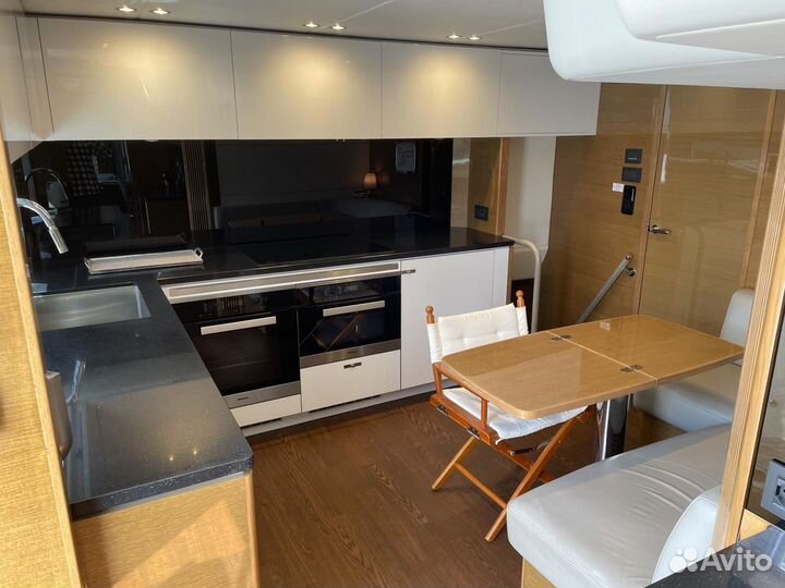 Моторная яхта Princess 30M