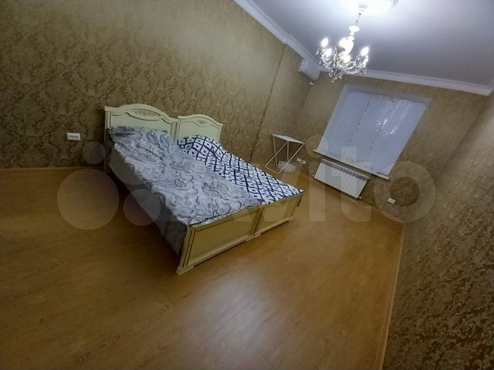 2-к. квартира, 80 м², 1/10 эт.