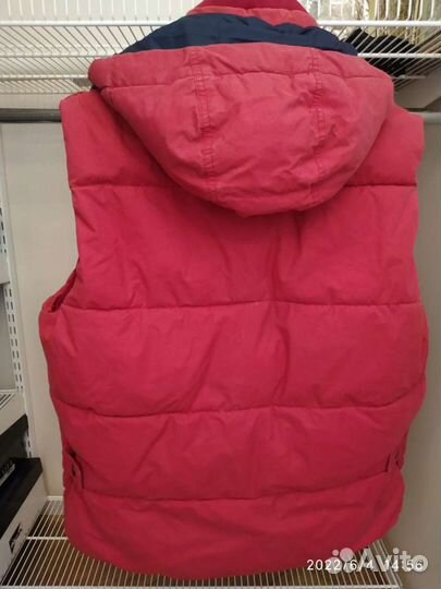 Безрукавка мужская утепленная с капюшоном