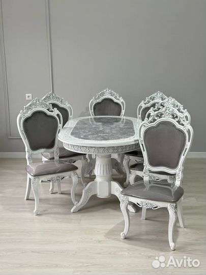 Кухонный стол и стулья новые