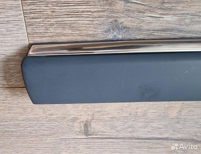 Молдинг двери передней правой (HR) Audi A8