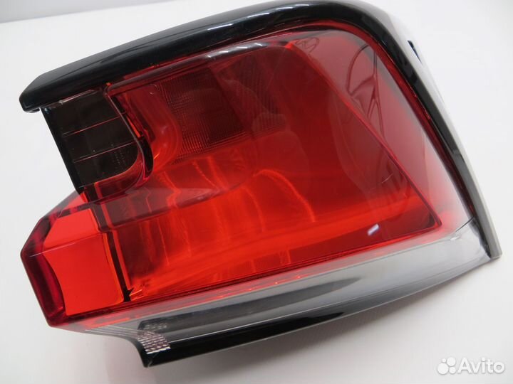 Фонарь задний правый Lexus NX рест