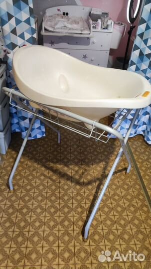 Ванночка с подставкой для новорождённых
