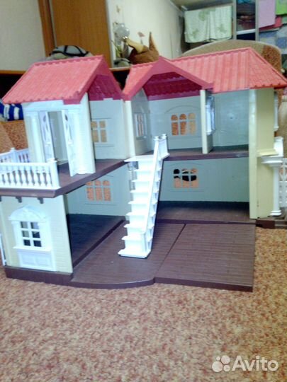 Большой кукольный домик