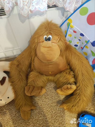 Большая мягкая игрушка обезьяна