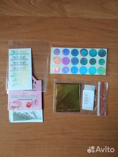 Наклейки, стразы для маникюра
