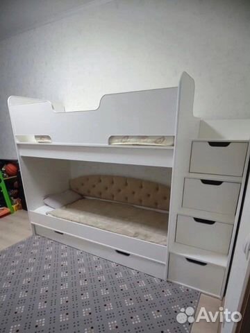 Кровать двухьярусная