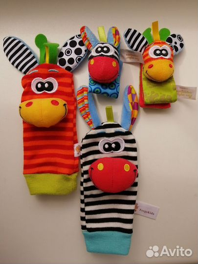 Набор носочков и браслетов с погремушками