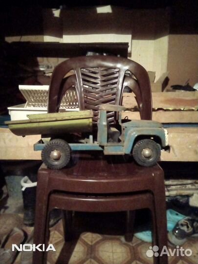 Игрушечная машина времён СССР