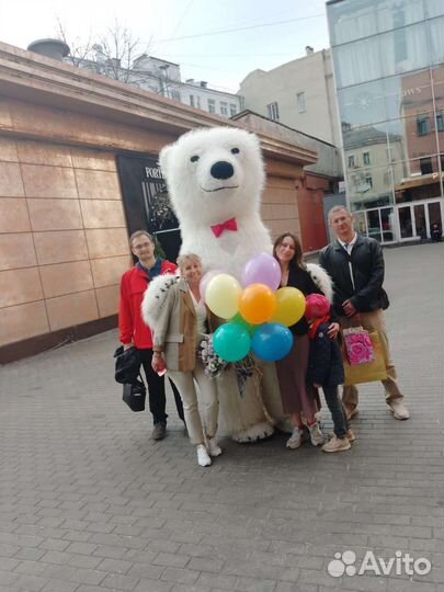 Огромный Белый Мишка