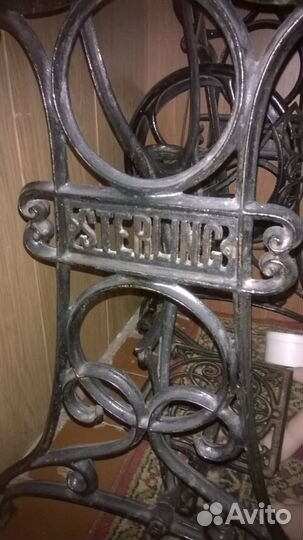 Швейная машина Сингер на станине