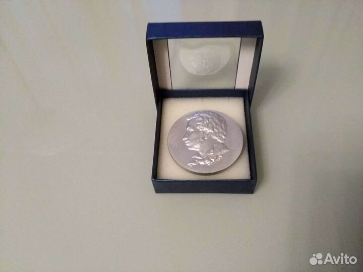 Юбилейный знак