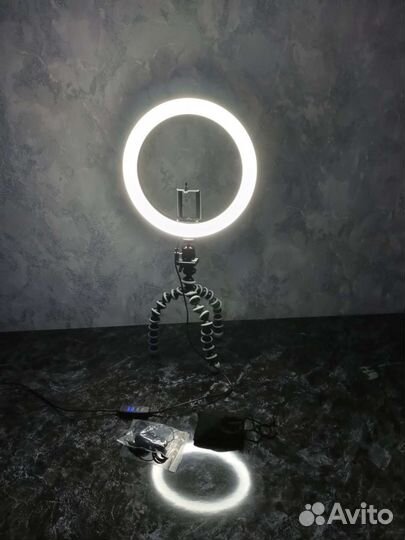Кольцевая лампа для бьюти мастера