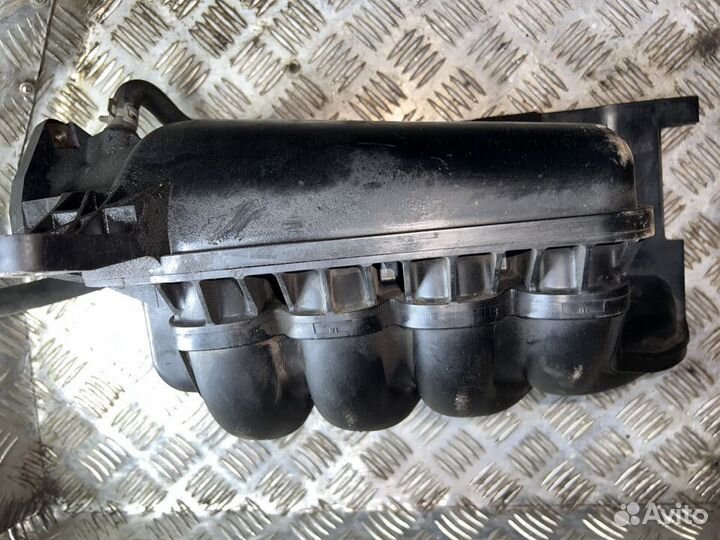Впускной коллектор Toyota Avensis T220 1.8л 1zzfe
