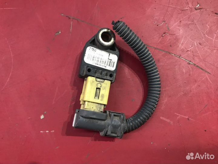 Датчик подушек безопасности передний левый Toyota