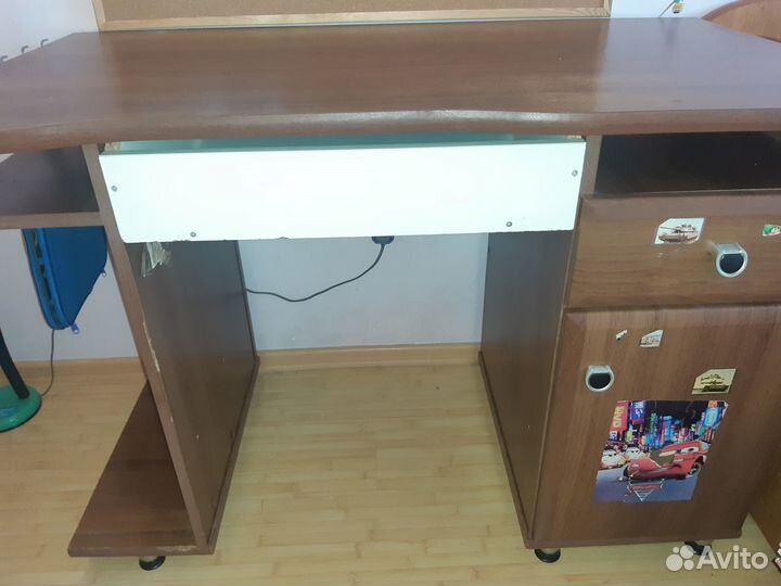 Письменный стол 110 на 60,очень прочный
