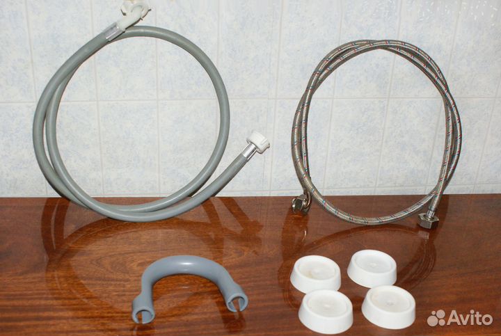 Шланги и резиновые подставки к стиральной машине