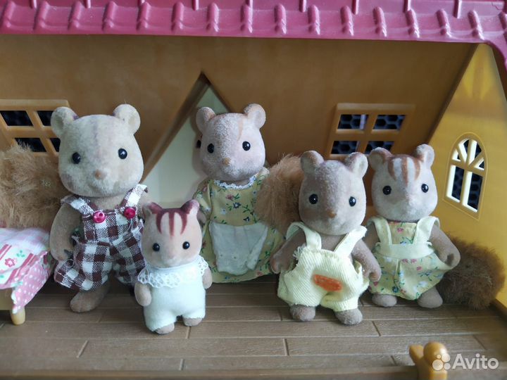 Sylvanian Families дом Марии, кролики, бурундуки