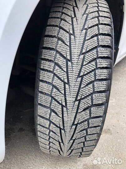 Hankook Winter I'Cept iZ 2 W616 215/55 R17