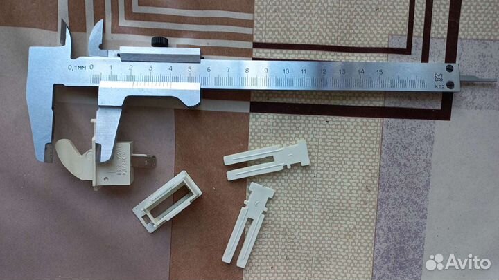 Кнопка включения света в холодильнике