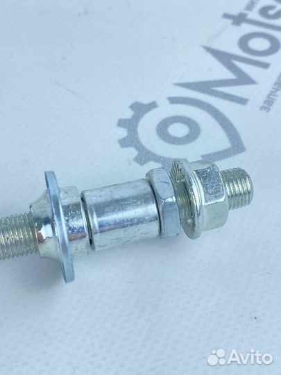 Ось втулки зaднего колесa с гaйкaми 3/8