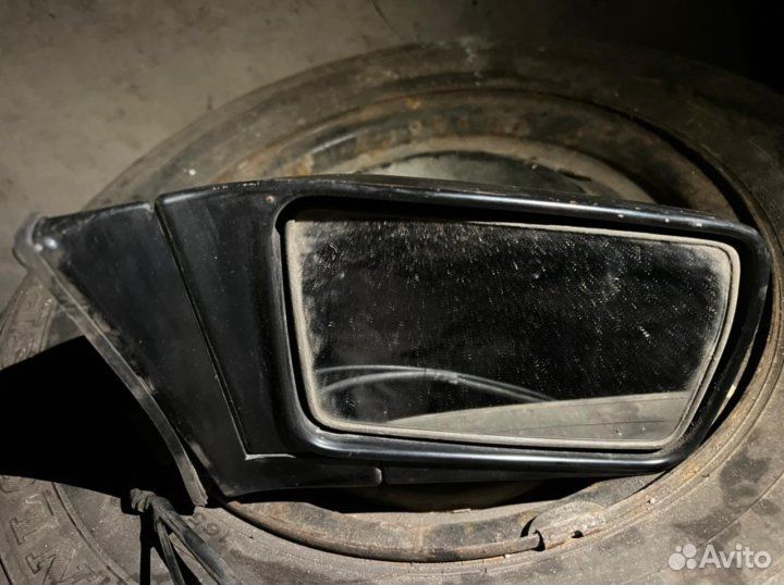 Правое зеркало от Toyota