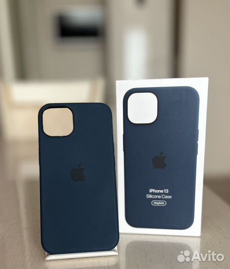 Чехол на iPhone 13