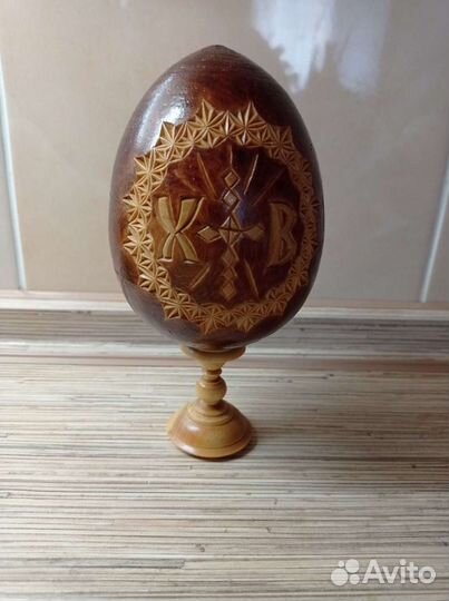 Деревянное резное яйцо