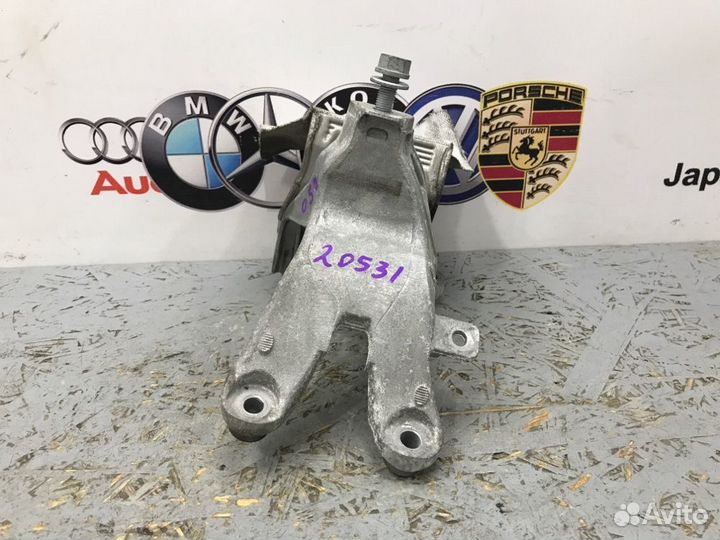 Кронштейн двигателя правый Audi A5 8T cdnc 2011
