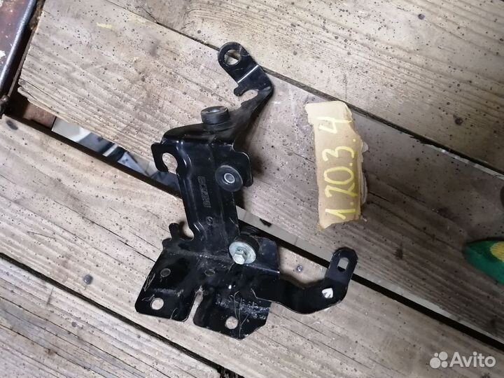 Кронштейн блока ABS Mazda 3 BM