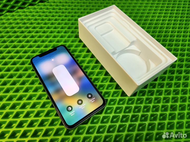 iPhone X, 64 ГБ