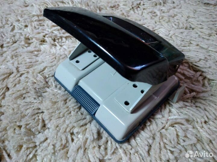 Дырокол металлический Lamark на 20 листов