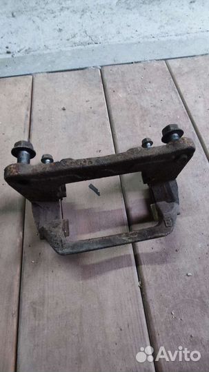 Суппорт тормозной передний правый lexus RX 300