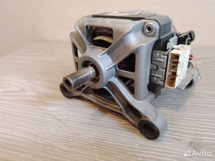 Двигатель стиральной машины Индезит Аристон