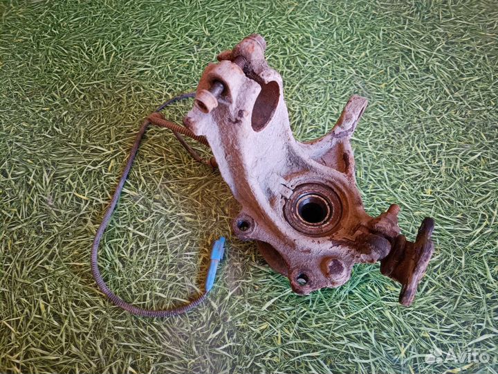 Поворотный кулак правый Ситроен С3 2005 г