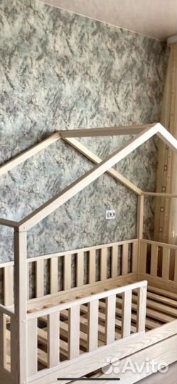Кровать домик из массива сосны