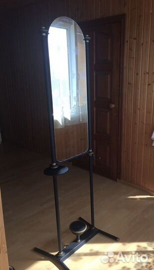 Зеркало на подставке